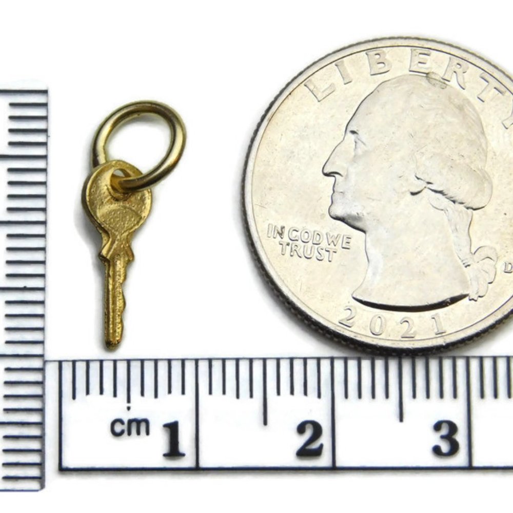 Key 14k Yellow Gold solid Charm pendant - Picture 4 of 4